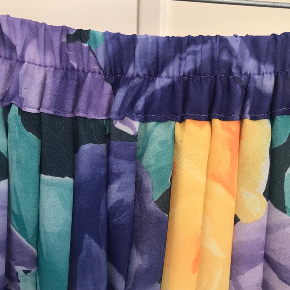 BCBG Fresh & Floral Skirt & Top Set! - Picture 3 of 10